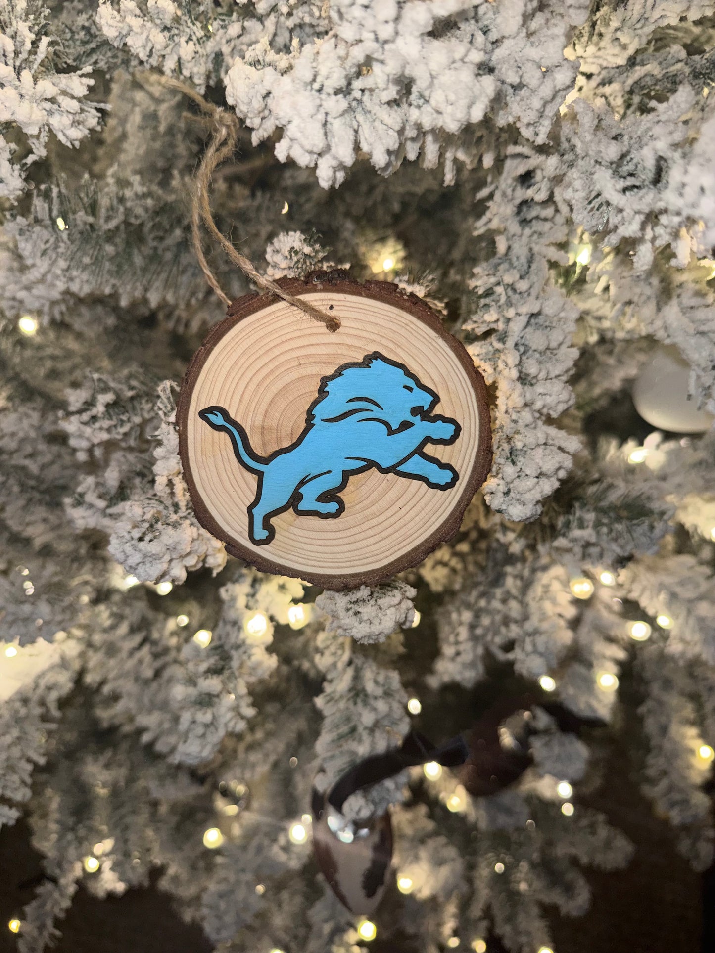 Wood Lions Ornament 🦁🏈